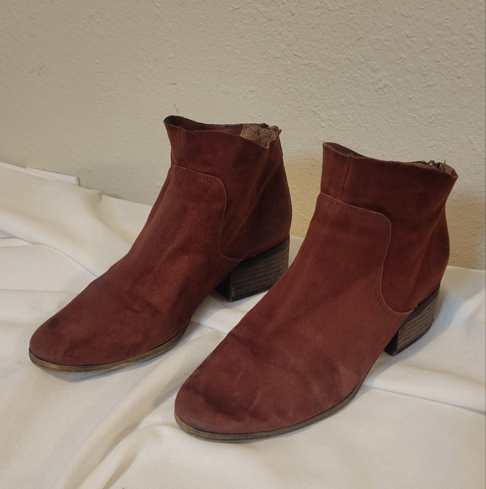 Lucky Brand Brown Ankle Booties Suede Minimalist Design